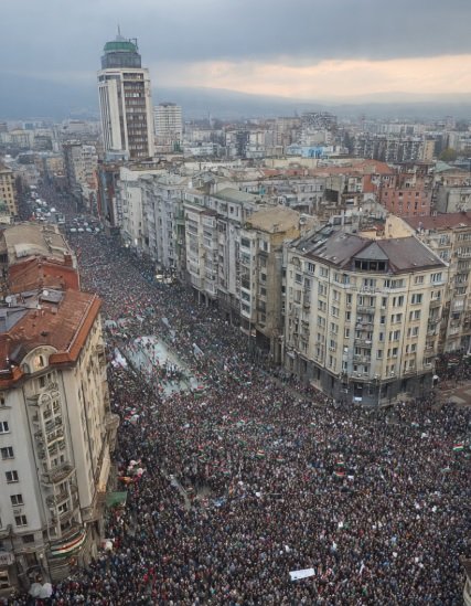 Cae el gobierno Búlgaro por protestas anticorrupción